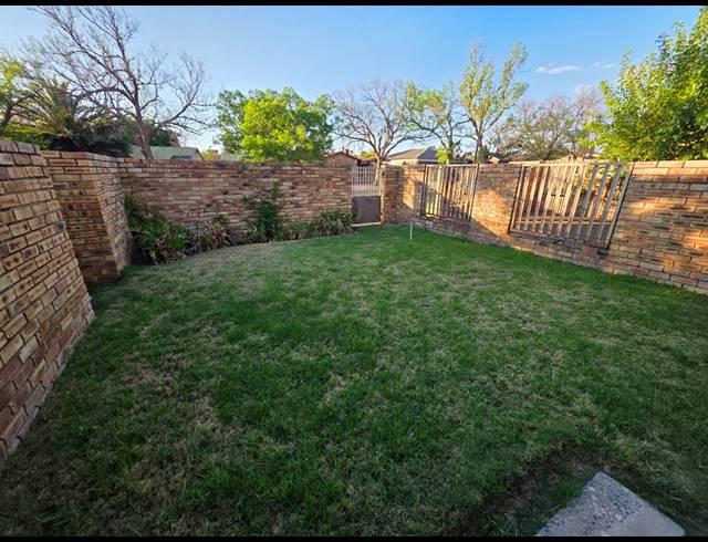 2 BEDROOM TOWNHOUSE FOR SALE IN SASOLBURG EXT 2